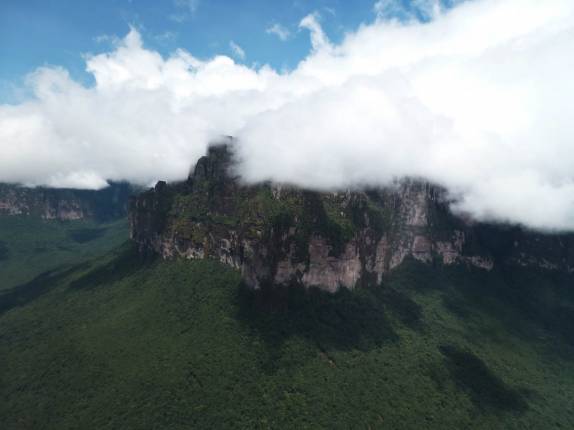 O magnífico Auyán Tepui, onde está o Salto Angel, em Canaima, no sul da Venezuela